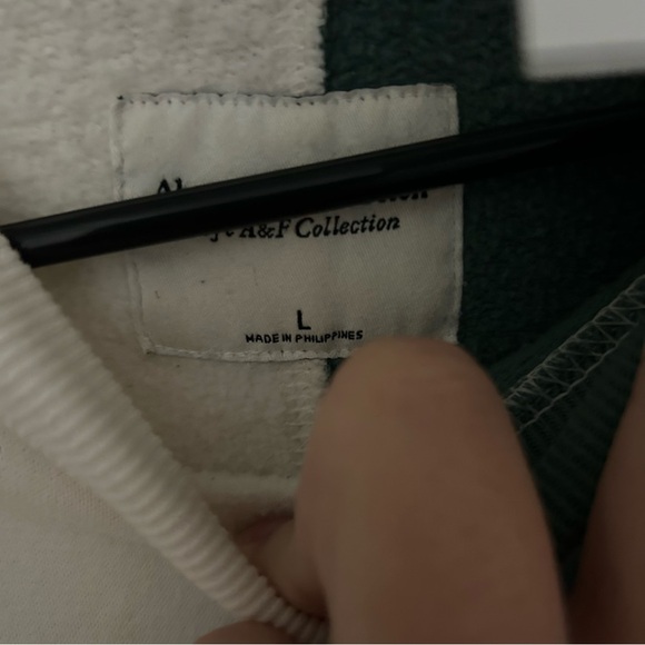 Abercrombie Graphic Crewneck Yacht Sweatshirt - Picture 3 of 3